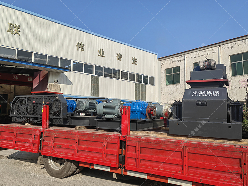兩臺小型對輥制砂機(jī) 610x400組合對輥發(fā)往上海 兩臺小型對輥制砂機(jī) 610x400組合對輥發(fā)往上海