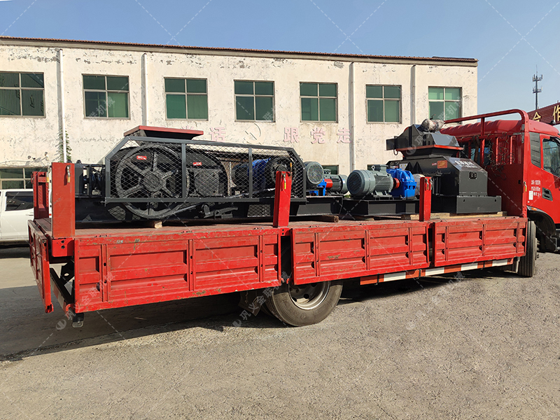 兩臺小型對輥制砂機(jī) 610x400組合對輥發(fā)往上海 兩臺小型對輥制砂機(jī) 610x400組合對輥發(fā)往上海