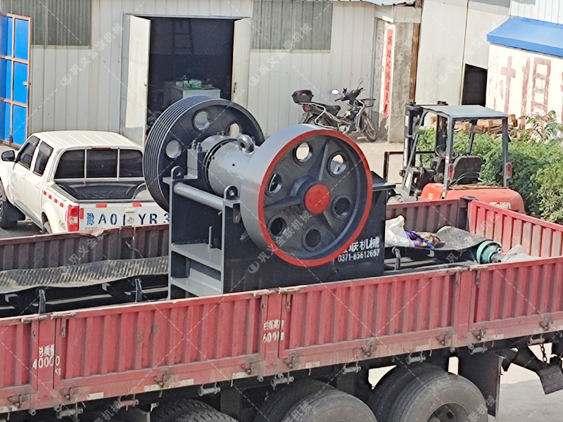 小型對輥機(jī)和顎破機(jī)發(fā)貨圖片_發(fā)往山東招遠(yuǎn)_破碎青石 小型對輥機(jī)和顎破機(jī)發(fā)貨圖片_發(fā)往山東招遠(yuǎn)_破碎青石