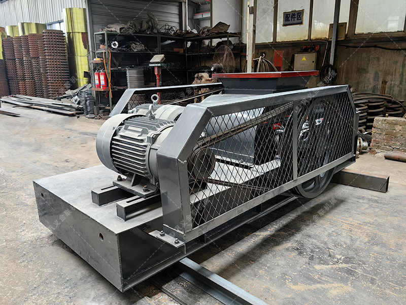 為何眾多混凝土再生廠家,都將雙齒輥破碎機(jī)視為生產(chǎn)線的 “定海神針”?? 為何眾多混凝土再生廠家,都將雙齒輥破碎機(jī)視為生產(chǎn)線的 “定海神針”??